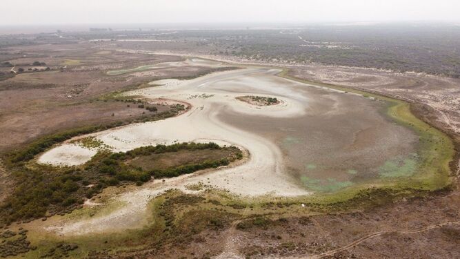 La laguna permanente de Santa Olalla se seca por segundo año consecutivo.