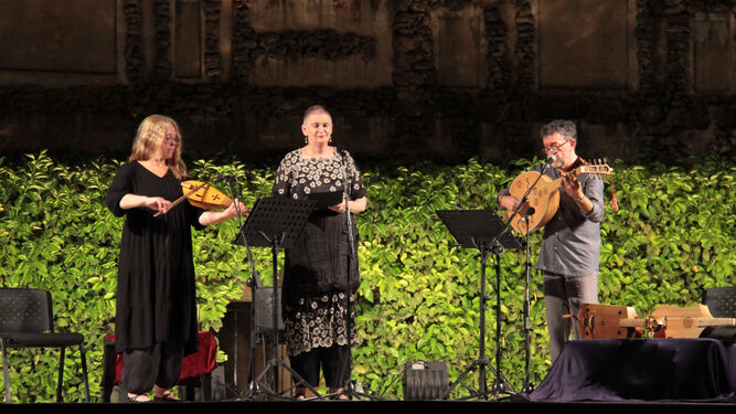 Ala Aurea (Susanne Ansorg, Maria Jonas y José Luis  Pastor) en el Alcázar