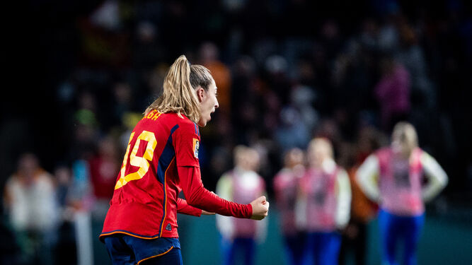 La sevillana Olga Carmona celebra el gol del triunfo español y la clasificación.