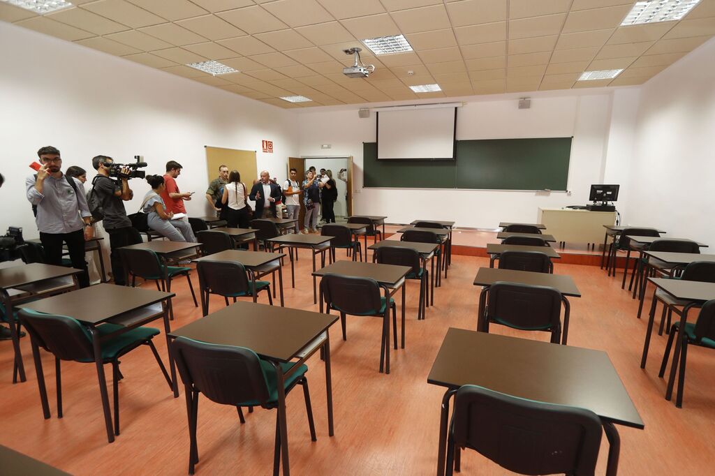 Una de las aulas en las que se imparten clases de la Academia Militar de Zaragoza.