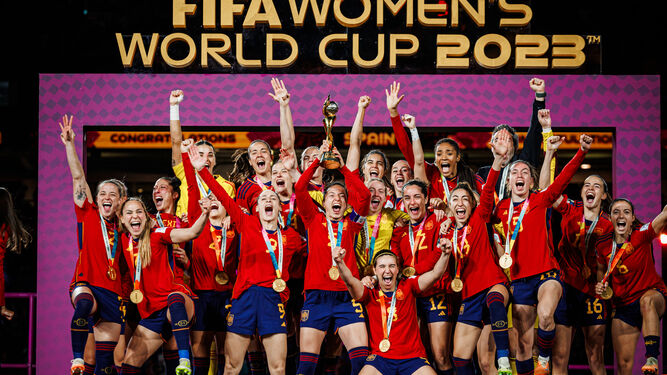 La selección española alza su primera Copa del Mundo