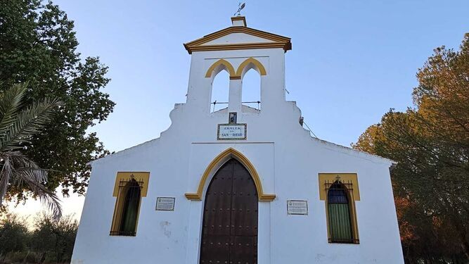 La ermita de San Diego de Almensilla, sin campanas tras el robo.
