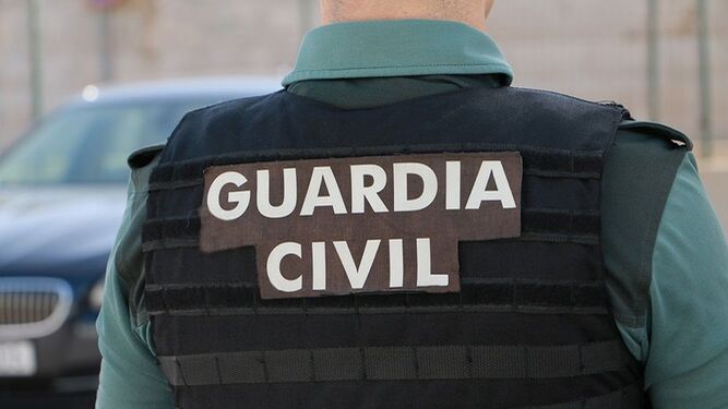 La Guardia Civil investiga el hallazgo de los cuerpos de una pareja con disparos en Villanueva del Arzobispo.
