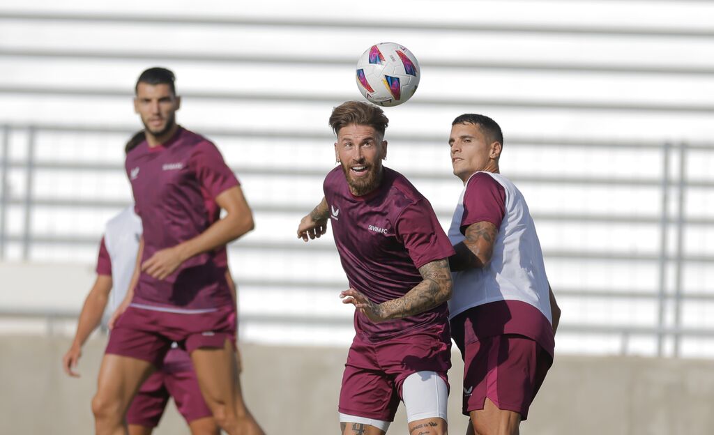 Las fotos del primer entrenamiento de Sergio Ramos tras su regreso al Sevilla FC