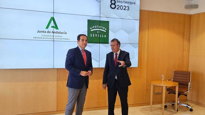 El consejero José Antonio Nieto con Francisco Javier Fernández en la ronda de contactos con instituciones provinciales tras el 28M.