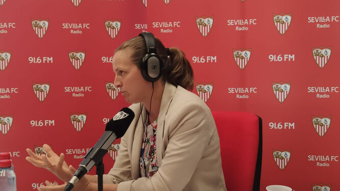 Amparo Gutiérrez, responsable del Sevilla Femenino, durante su comparecencia.