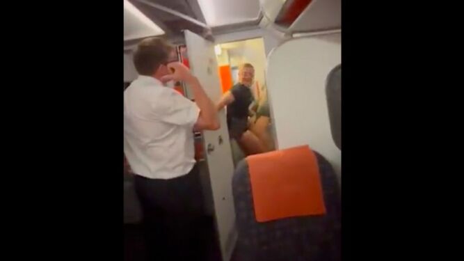 Ardor en un vuelo a Ibiza: pillan a dos pasajeros manteniendo relaciones sexuales