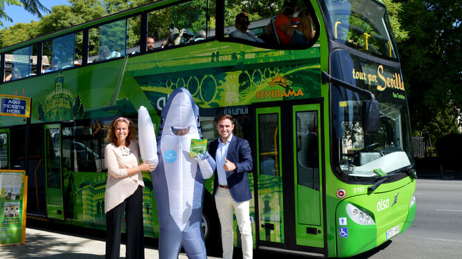 Alsa y Acuario de Sevilla colaboran  para fomentar la unión de  turismo y transporte sostenibles