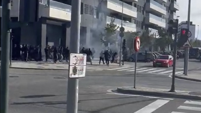 Enfrentamientos entre ultras del Osasuna y del Sevilla antes del partido en Pamplona
