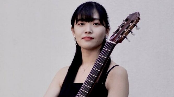 La guitarrista clásica japonesa Nene Yokomura realizará  el concierto inaugural del Festival de la Guitarra de Sevilla el 3 de octubre.