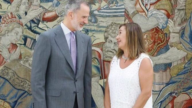 Felipe VI y Francina Armengol, en agosto pasado.