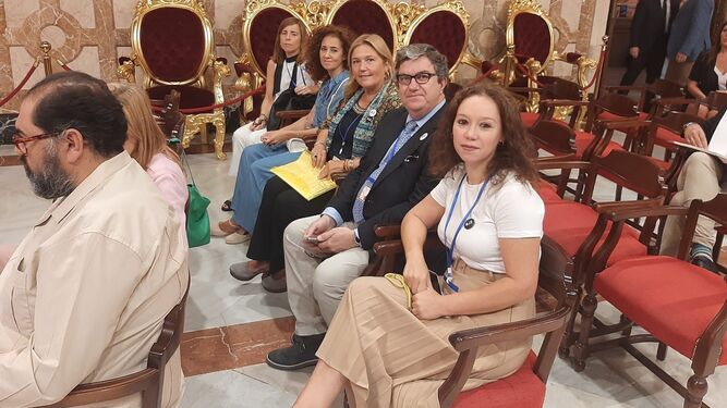 Los representantes del movimiento J2, el jueves en el Pleno del Ayuntamiento  de Sevilla.