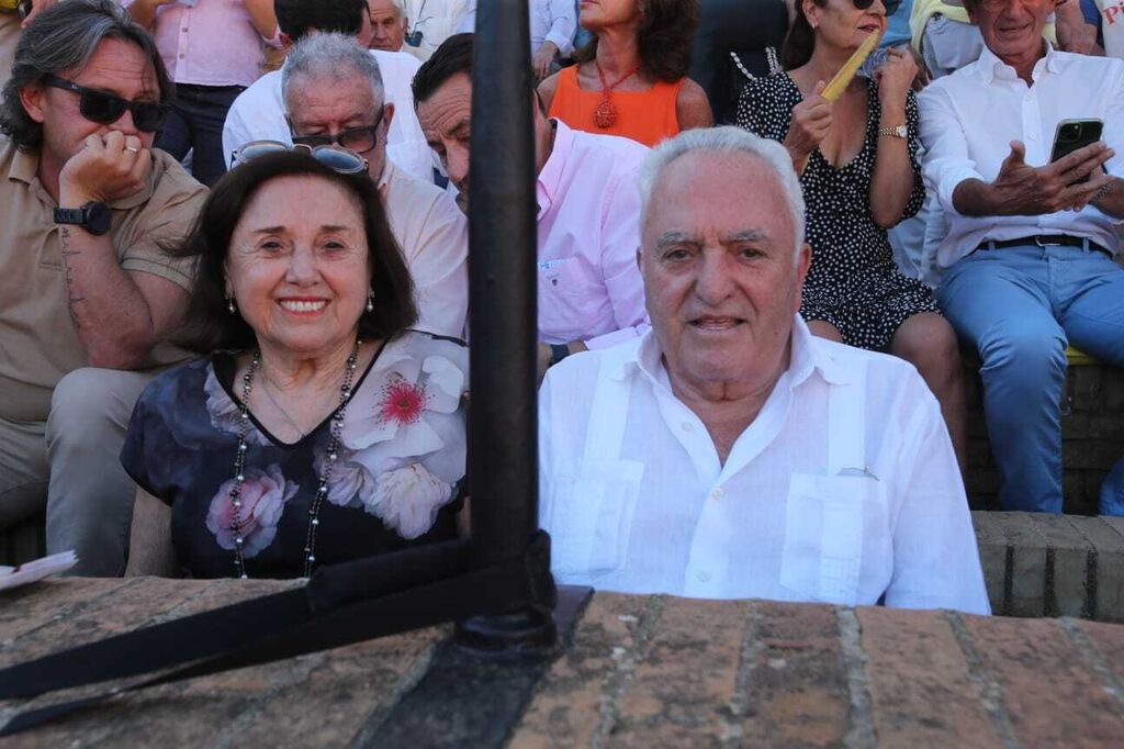 Manuel Contreras, presidente de honor del grupo Azvi, y su esposa Setefilla Caro