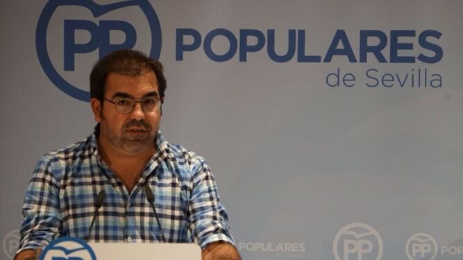 Parrado en una rueda de prensa del Partido Popular de Sevilla.