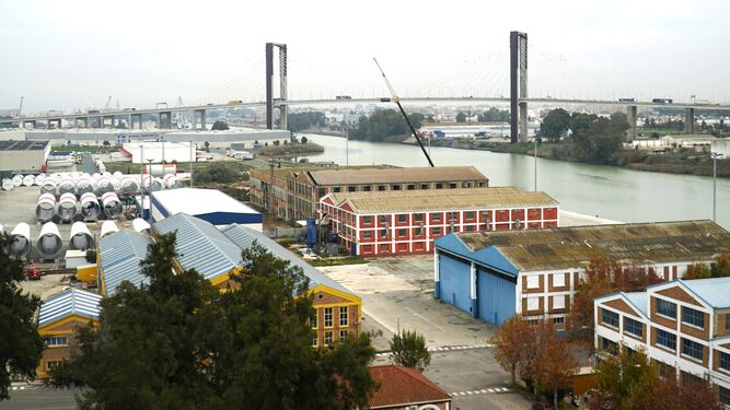 El Puerto de Sevilla recibirá 1,12 millones en 2024 para mantener las balizas y los viales portuarios