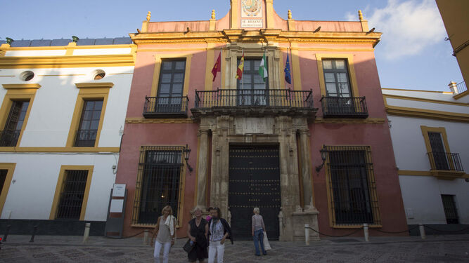 La fachada del Apeadero del Real Alcázar de Sevilla.