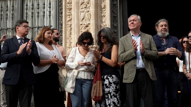 Minuto de silencio en Sevilla por la muerte de soldado sevillana Maya Villalobo