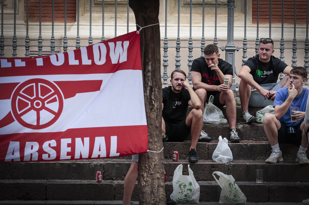 Aficionados del Arsenal en Sevilla
