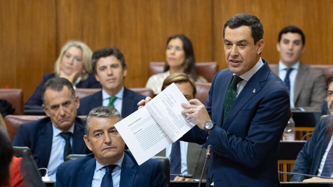 Juanma Moreno esgrime los convenios sanitarios suscritos cuando gobernaba el PSOE.