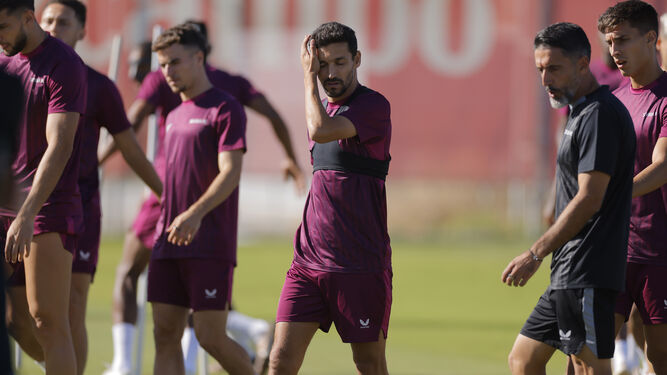 Jesús Navas, en un entrenamiento del Sevilla, se ausentó este lunes.