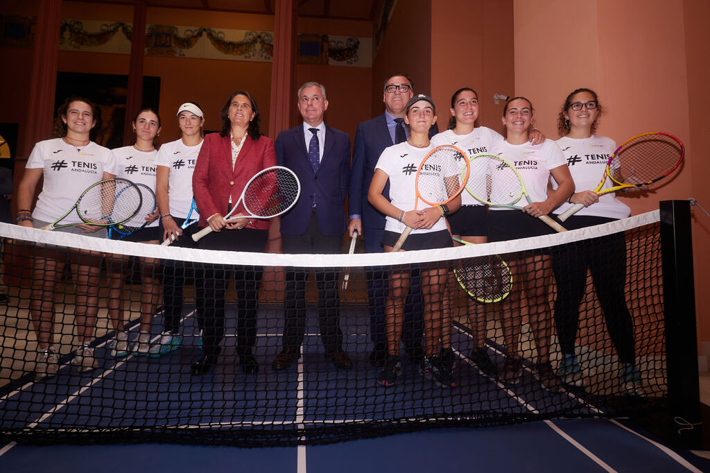 Las fotos de la Copa Billie Jean King con el alcalde jugando al tenis
