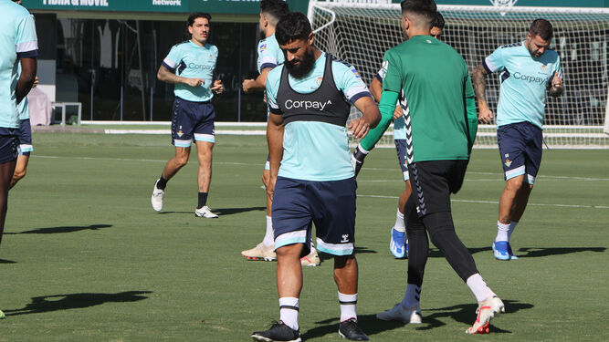 Fekir se ejercita en un entrenamiento reciente del Betis.
