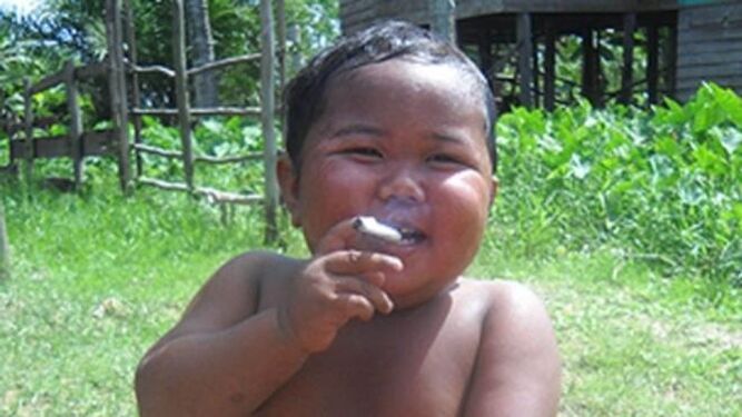 El niño fumando en 2010