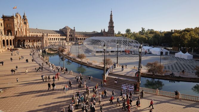 Un mamotreto se come la Plaza de España de Sevilla.