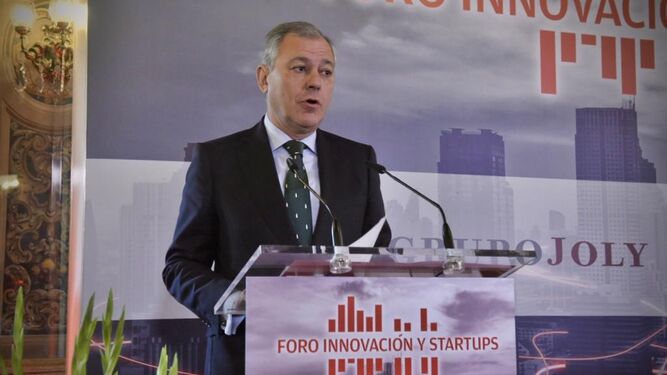 El alcalde, José Luis Sanz, en su intervención en un foro del Grupo Joly y el Banco de Santander.