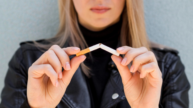 https://www.diariodesevilla.es/2023/11/08/sociedad/Mujer-rompiendo-cigarrillo-dejar-fumar_1846325658_196548071_667x375.png