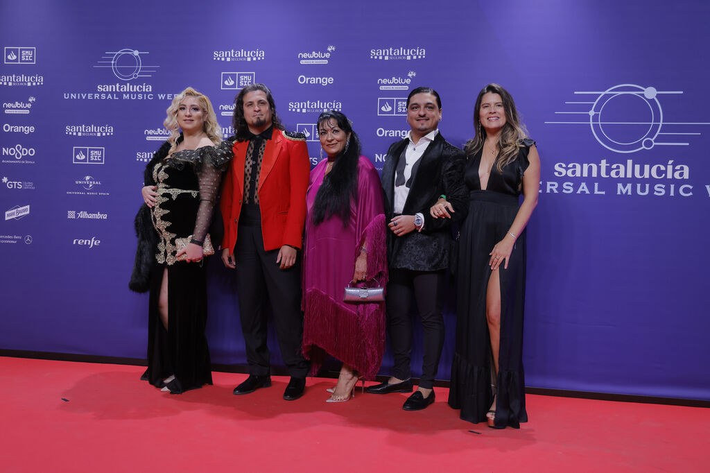 Famosos y artistas en la alfombra roja de la gala del flamenco en los 'Santaluc&iacute;a Universal Music Week'