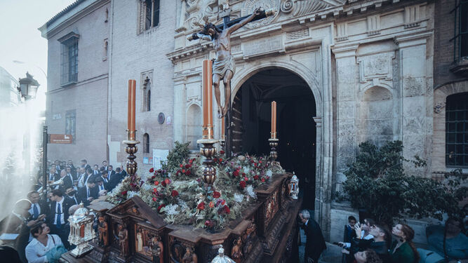 El Cristo de Burgos sale de la parroquia de San Pedro