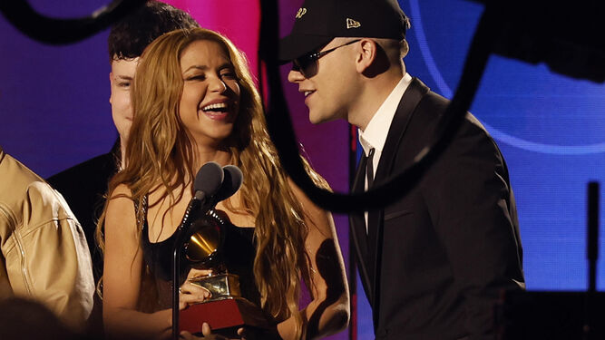 Shakira y Bizarrap recogen uno de los Premios Grammy