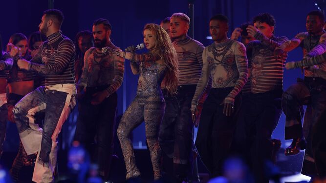 Shakira durante una actuación en la gala