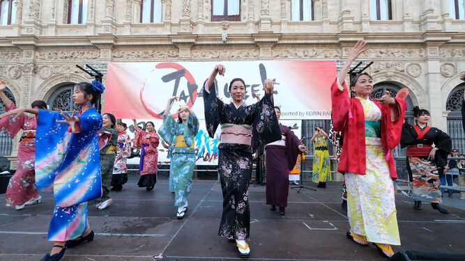 Sevilla celebra la 'Japan Week' con espectáculos, exposiciones y actividades.