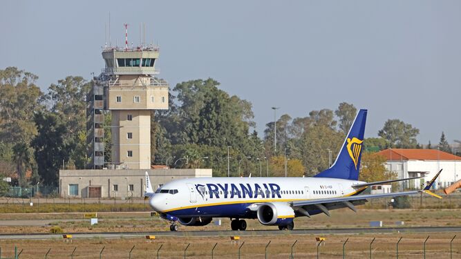 Un avión de Ryanair en el Aeropuerto de Jerez