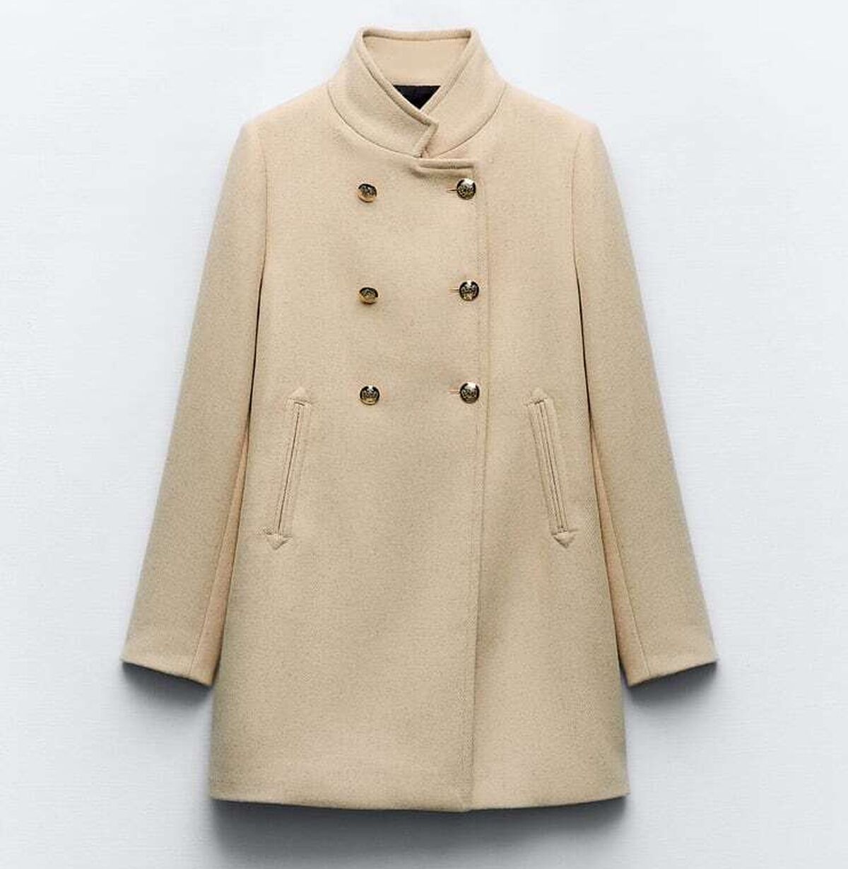 Diez abrigos elegantes de Zara que agotarán en el Black Friday las