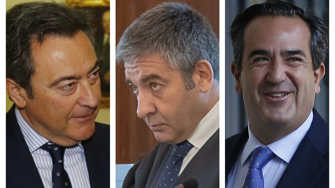 Los fiscales Manuel Fernández Guerra, Juan Enrique Egocheaga y Fernando Soto Patiño, entre los condecorados.