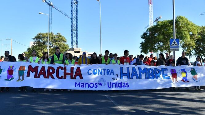 Más de 1.200 personas corren en Tomares en la II Marcha contra el Hambre a favor de Manos Unidas