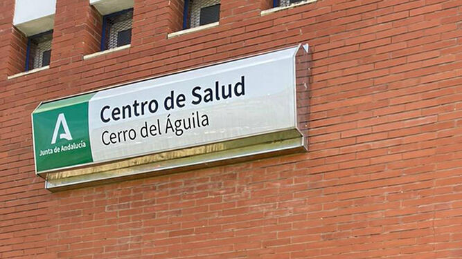 Edificio actual del centro de salud del Cerro del Águila, con más de 50 años de antigüedad.
