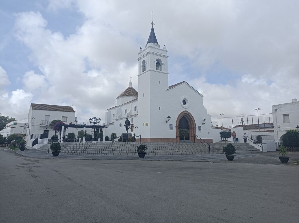 Tahivilla se articula alrededor de su parroquia.