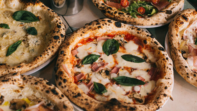 Pizzas de Grosso Napoletano, con el grosor característico de la ciudad del sur de Italia.