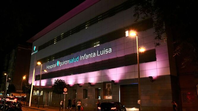 Fachada del Hospital Quirón Infanta  Luisa iluminado en rosa por el Día Internacional del Cáncer de Mama, en una imagen de archivo.