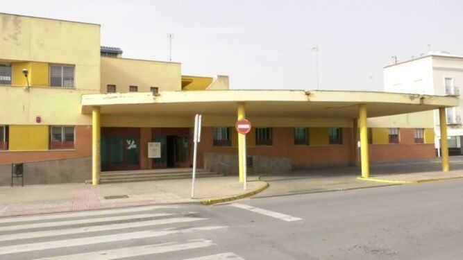 Acceso principal al centro de salud Virgen de Las Nieves de Los Palacios.
