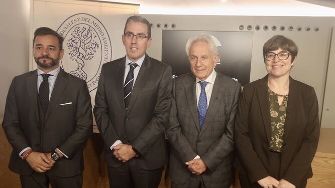 Alejandro Cardenete, Sergio Corral, Antonio Pascual y Felisa Becerra, ayer en la sede de la Fundación Bancaria Unicaja de Sevilla.