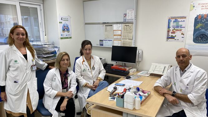 El equipo de trabajo está compuesto por el doctor Agustín Válido, Virginia Almadana, Ruth Ayerbe y la responsable de Enfermería, Ana Mantilla de los Ríos.