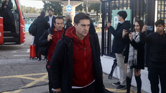 Diego Alonso, en Sevilla antes de poner rumbo a Lens.