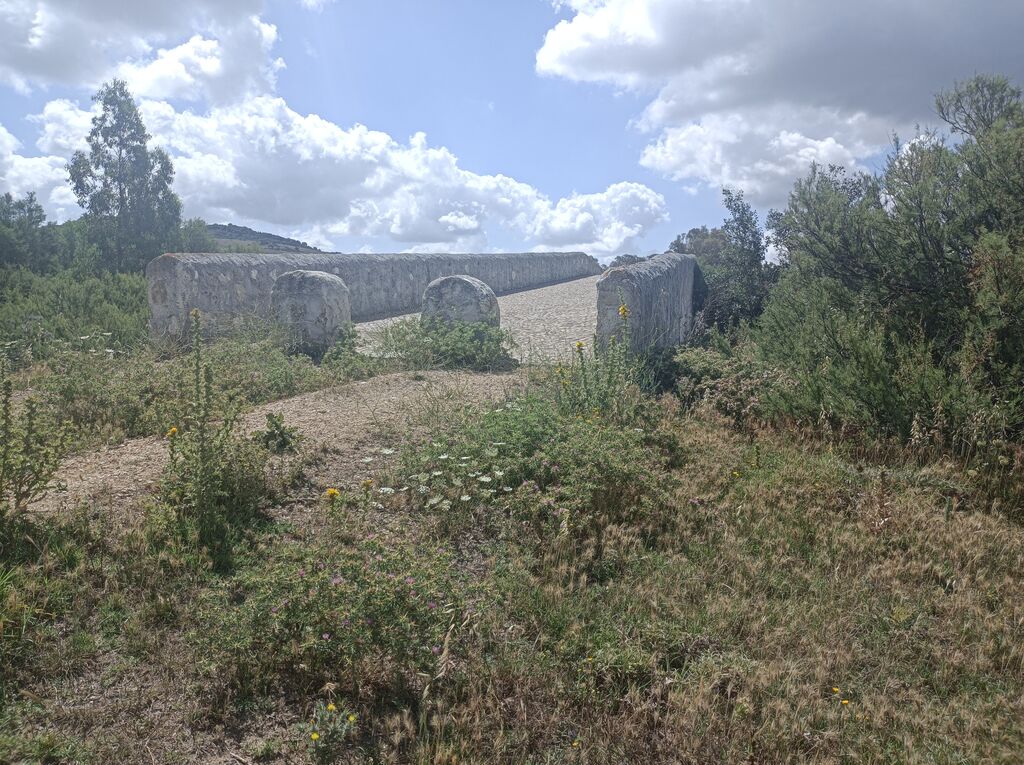 Hay dos kil&oacute;metros exactos entre este puente romano y el anterior.