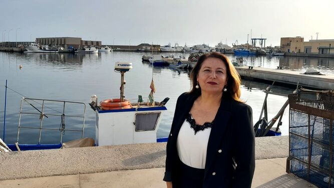 Carmen Crespo hace unos días en el puerto de Almería.