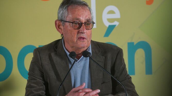Miguel Delibes tras la conclusión del Consejo de Participación de Doñana en Almonte.